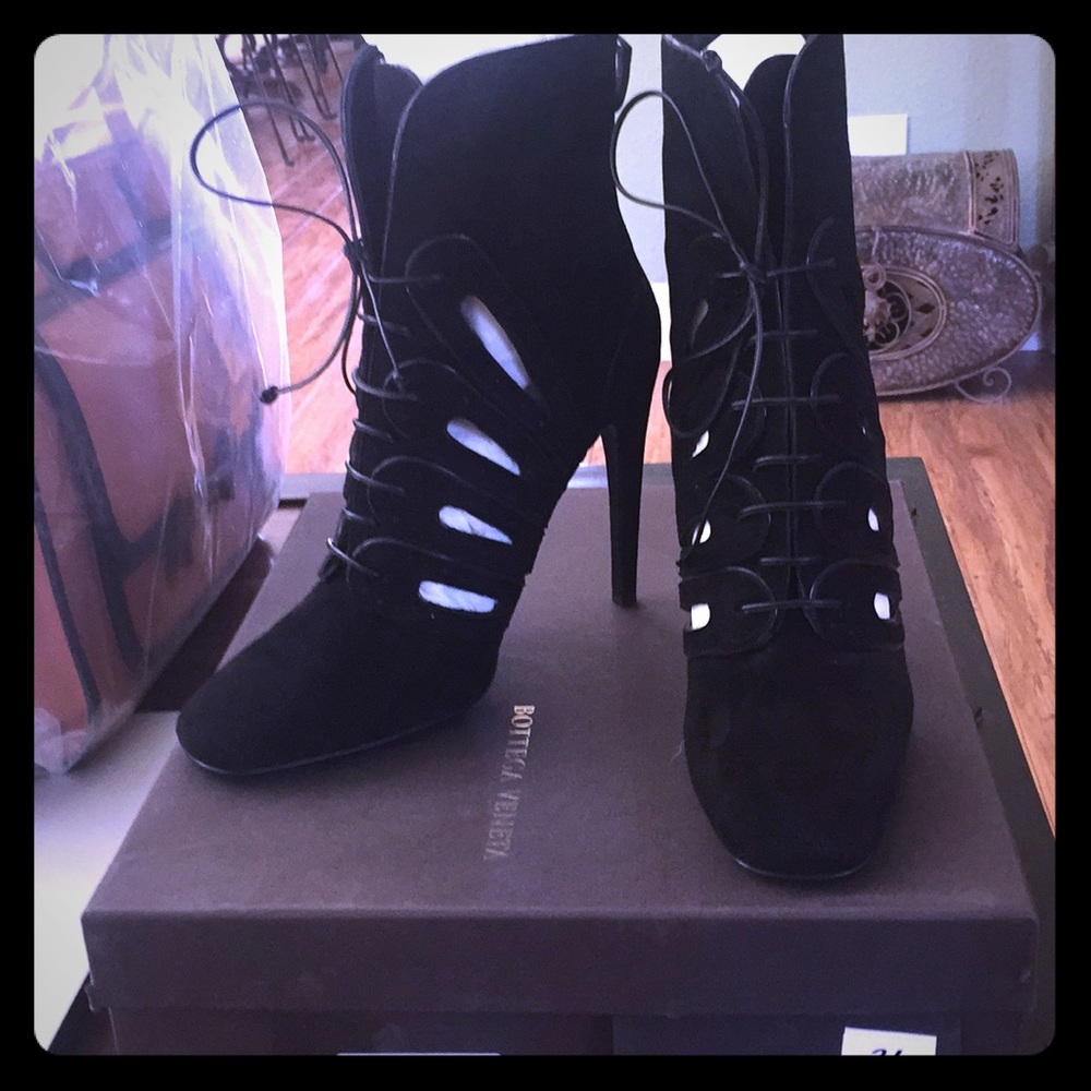 NWT Bottega Veneta suede cutout boots heels 41